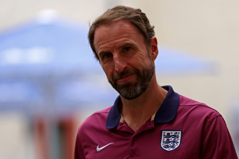 El seleccionador Gareth Southgate camina hacia el centro de prensa en el campo base de Inglaterra en la Eurocopa, en Blankenhain (Alemania), el 4 de julio de 2024 (Adrian DENNIS)