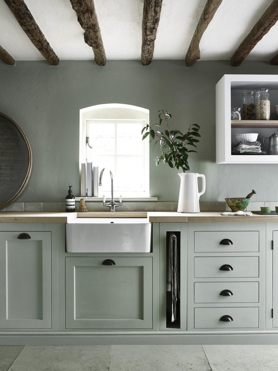 Country kitchens ideas: Sage green hues