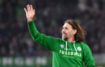 <p>Der Trainer des Fußballvereins VfL Wolfsburg, Martin Schmidt, jubelt nach dem 3:0-Sieg gegen Borussia Mönchengladbach in der Volkswagen-Arena im niedersächsischen Wolfsburg. (Bild: Peter Steffen/dpa) </p>