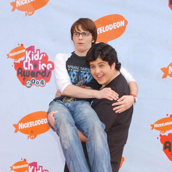 Drake Bell y Josh Peck en los Kids Choice Awards 2004 (Fuente: Getty)