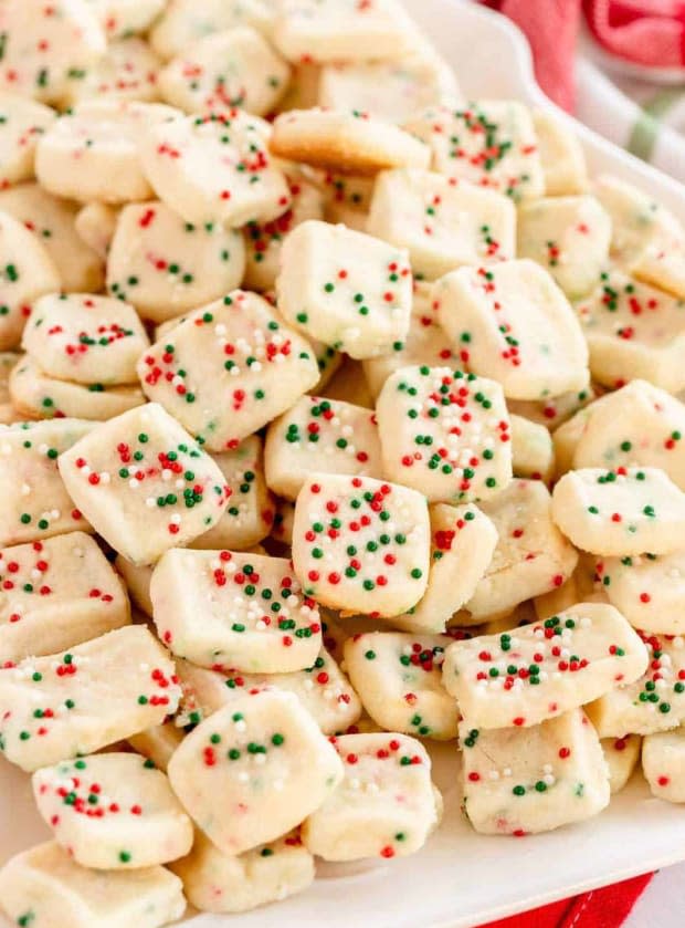 <p><a href="https://www.thecountrycook.net/mini-christmas-shortbread-cookies/" rel="nofollow noopener" target="_blank" data-ylk="slk:The Country Cook;elm:context_link;itc:0;sec:content-canvas" class="link ">The Country Cook</a></p>