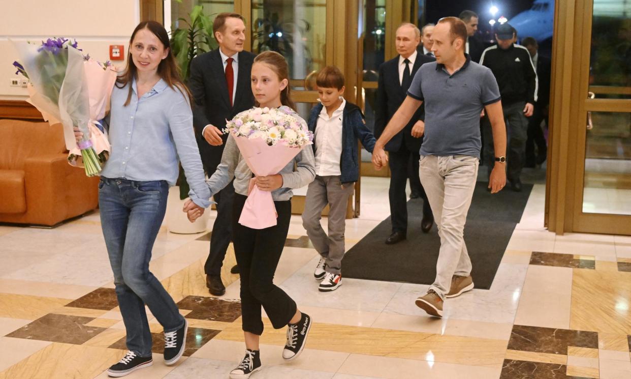 <span>Artyom Dultsev, Anna Dultseva and their children, who did not know who Vladimir Putin was, were greeted by the Russian president following a prisoner exchange.</span><span>Photograph: Mikhail Voskresensky/Reuters</span>