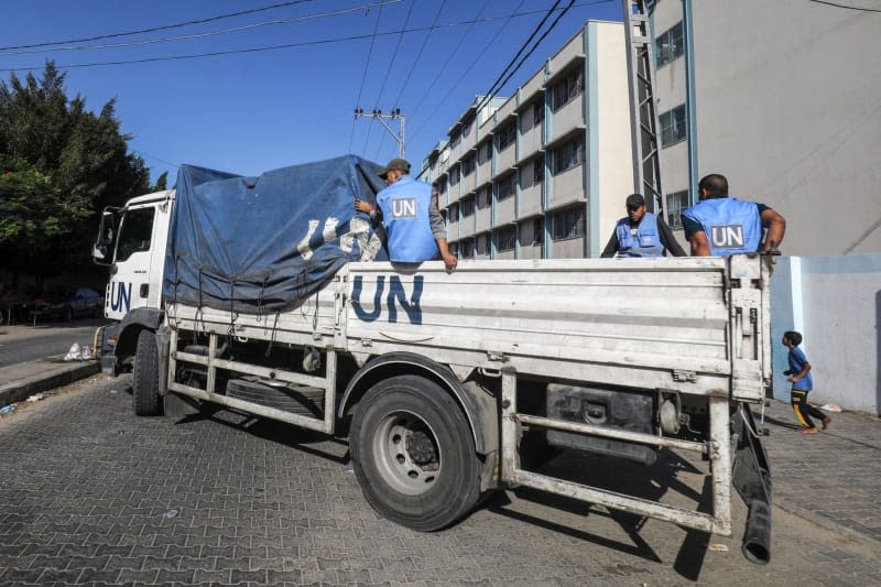 A UN truck brings food supplies to Palestinian citizens staying in one of the UNRWA schools in the city of Rafah, southern Gaza Strip. Abed Rahim Khatib/dpa