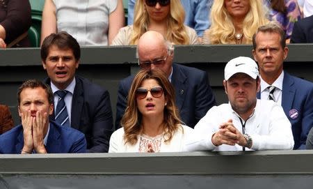 Britain Tennis - Wimbledon - All England Lawn Tennis & Croquet Club, Wimbledon, England - 8/7/16 Switzerland's Roger Federer's Wife Mirka watches his match against Canada's Miloa Raonic as Former Wimbledon Champion Stefan Edberg looks on REUTERS/Clive Brunskill/Pool