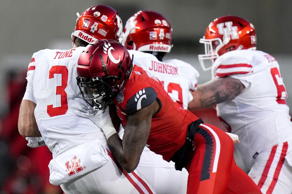 Cincinnati Bearcats cornerback Ahmad Gardner (1) sacks Houston Cougars quarterback Clayton Tune (3) in the second quarter during the American Athletic Conference championship football game, Saturday, Dec. 4, 2021, at Nippert Stadium in Cincinnati. 