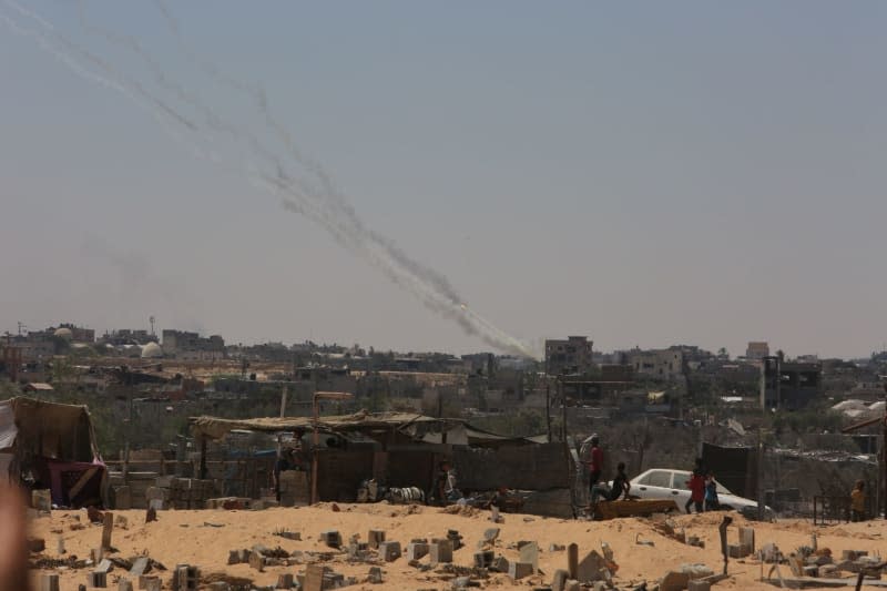 Rockets fired from Gaza toward Israel, seen from the southern Gaza Strip. Abed Rahim Khatib/dpa