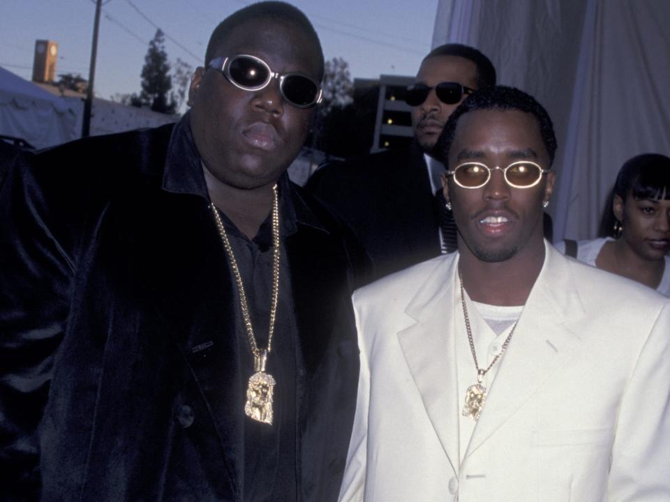 Biggie Smalls standing next to Sean Diddy Combs