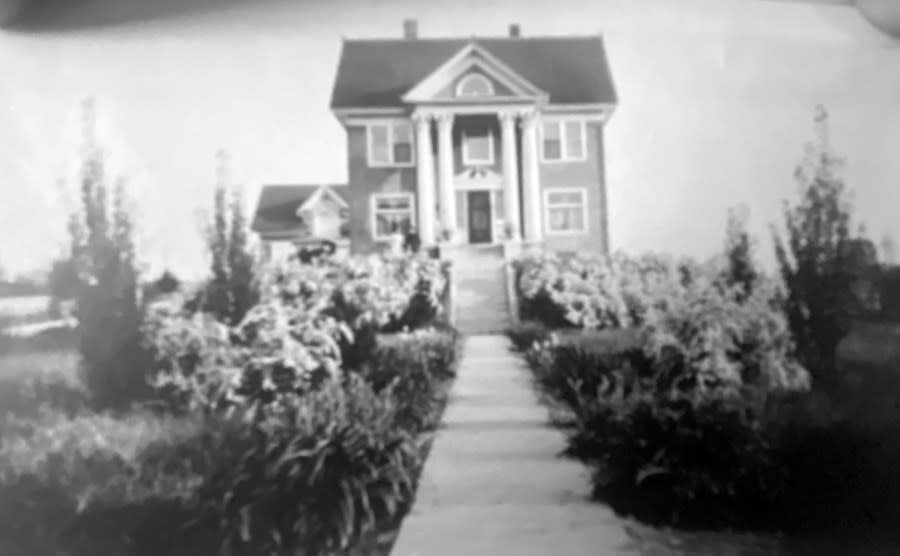 An undated photo of the Dean, Irving, Andrew and Olive Crane Kendall House. (Courtesy of Lafferty van Heest and Associates)