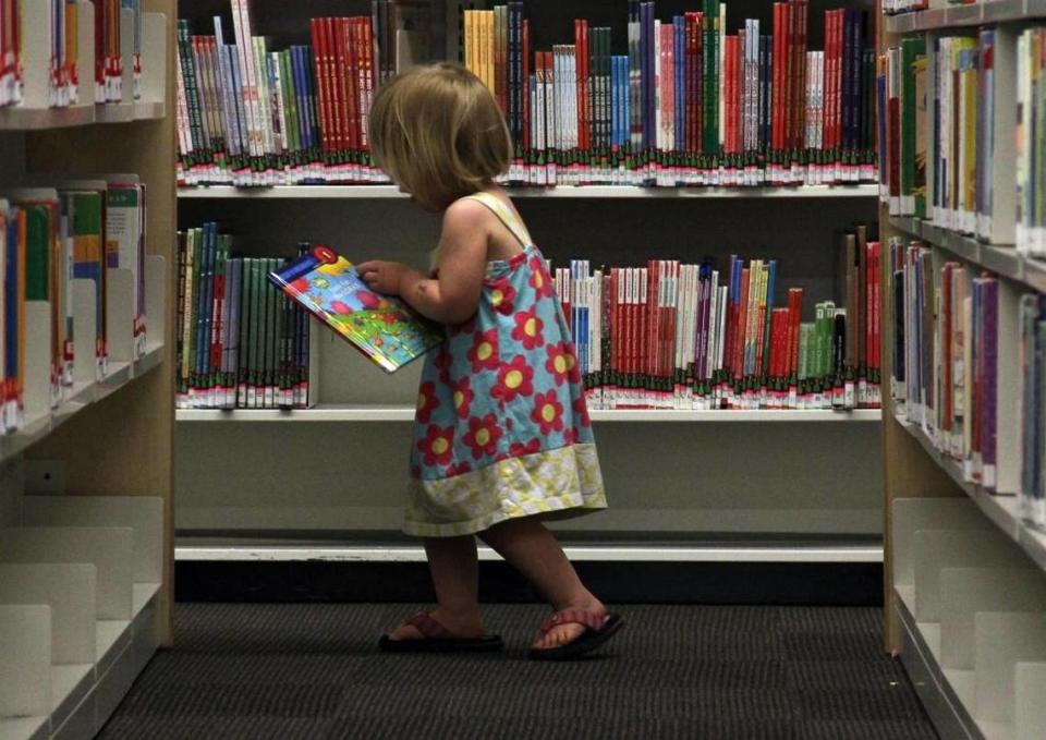 The Chapel Hill Public Library is open from 10 a.m. to 8 p.m., Monday-Thursday and from 10 a.m. to 6 p.m., Friday-Sunday. Mark Schultz/mschultz@newsobserver.com