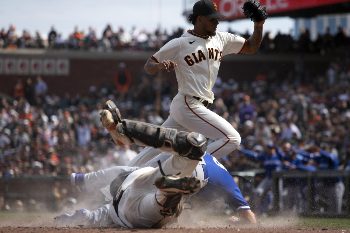 Giants' Thairo Estrada hit in head with a pitch and leaves game