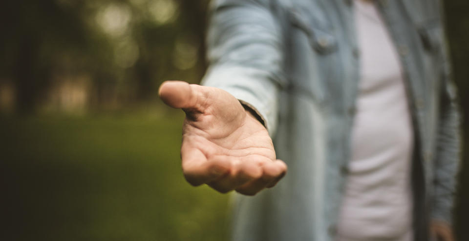 Prestar atención a los pequeños actos de amabilidad, nos haría más conscientes del amor. Foto: Getty Images