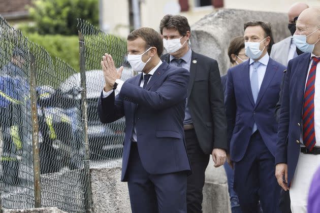 <p>En déplacement dans le Gers, accompagné de Brigitte Macron, Roselyne Bachelot et Stéphane Bern, Emmanuel Macron a appelé vendredi les Français à participer aux Journées du patrimoine, malgré la pandémie de coronavirus. </p>