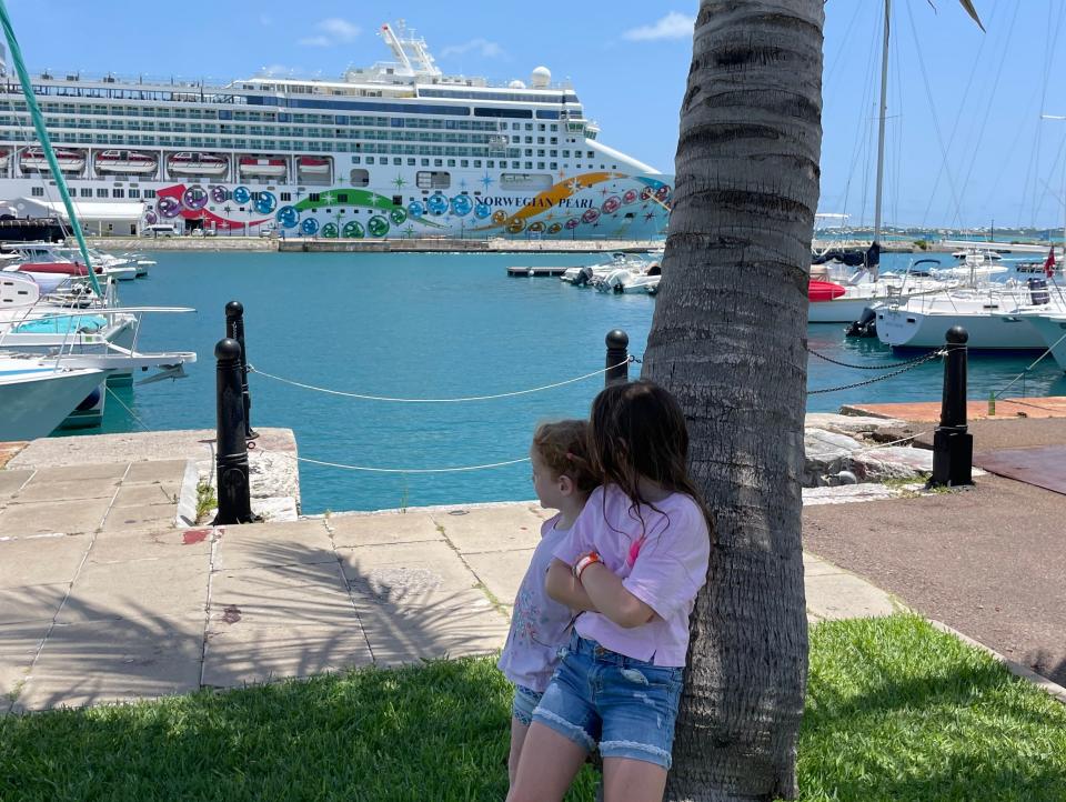 Kelly Burch's kids standing in front of the cruise ship