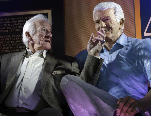 Bob Uecker's 'last-row statue' unveiling inspires memories of one