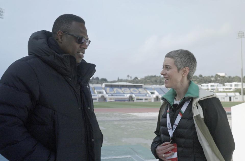 Reporterin Lena Oldach mit Pablo Thiam. Der wurde Profikicker, sogar Nationalspieler, Deutscher Meister und Weltpokalsieger - und das obwohl ihm einst jemand sagte 