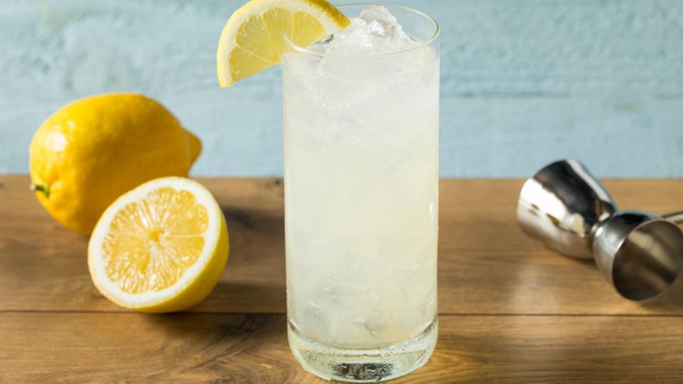 refreshing gin tom collins cocktail