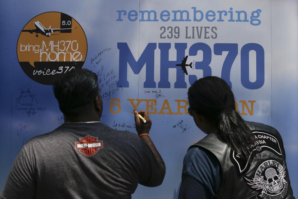 KUALA LUMPUR, MALAYSIA - FEBRUARY 3: Visitors write messages on the board during a commemoration event to mark the 5th anniversary of the missing Malaysia Airlines MH370 flight in Kuala Lumpur, Malaysia on March 03, 2019. The Boeing 777 Malaysia Airlines MH370 vanished on March 8, 2014 while en route to Beijing from Kuala Lumpur with 227 passengers and 12 crew. (Photo by Adli Ghazali/Anadolu Agency/Getty Images)
