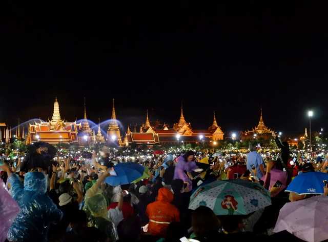 泰國民眾在王室舉辦活動的王家田廣場抗議，呼籲總理帕拉育下台、並改革王室。（Photo by 滯泰台女的幹話筆記สาวไต้หวันคุยไม่หยุด on FB）