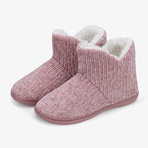 47) Knit Bootie Slippers