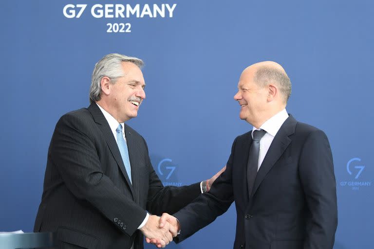 Alberto Fernández y Olaf Scholz, durante su encuentro en el G7