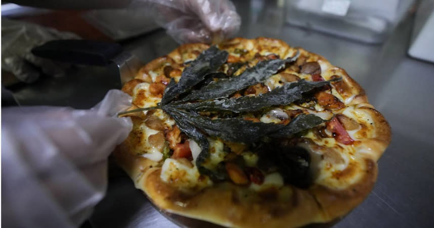 泰國連鎖披薩店推出大麻口味披薩。（圖／達志／美聯社）