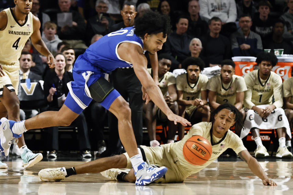 Vanderbilt guard Paul Lewis (3) battles for the ball with Kentucky forward Jacob Toppin (0) during the first half of an NCAA college basketball game Tuesday, Jan. 24, 2023, in Nashville, Tenn. (AP Photo/Wade Payne)