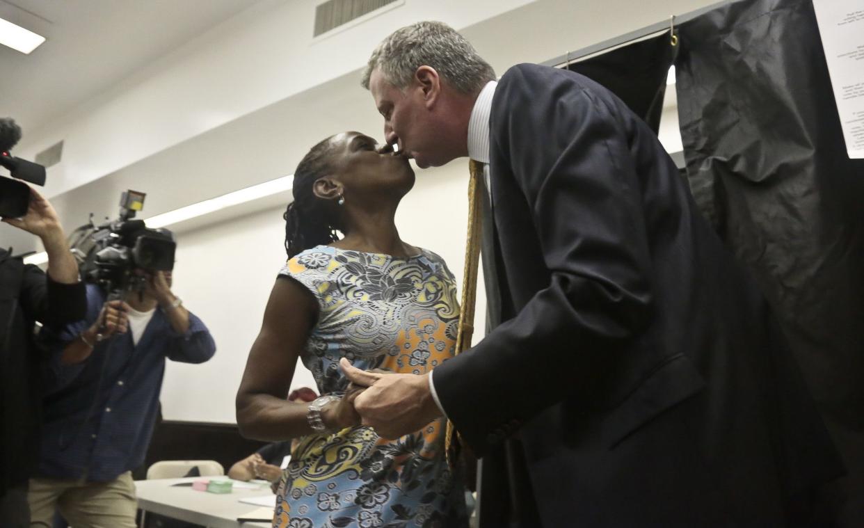Mayoral candidate Bill de Blasio (r.) kisses his wife Chirlane McCray after casting his primary vote at the Park Slope Public Library in Brooklyn, New York on September 10, 2013.