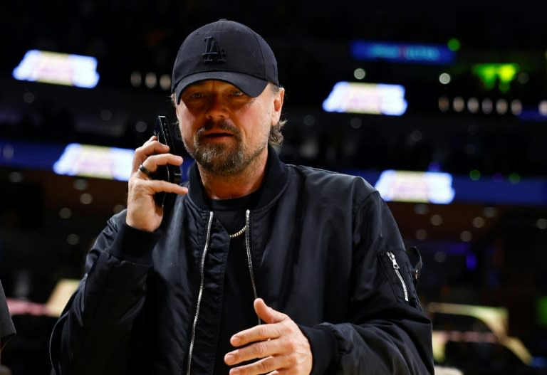 Leonardo DiCaprio asiste a un un partido de baloncesto de la NBA el 27 de abril de 2024 en Los Ángeles (Ronald Martínez)