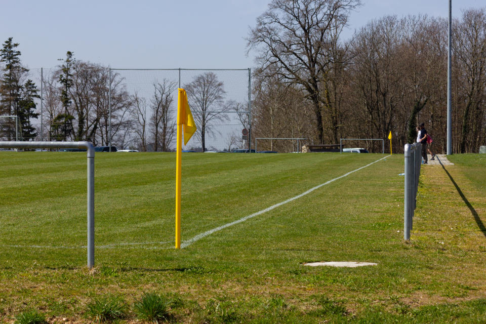 Lange standen die Fußballplätze im Amateursport leer - jetzt geht es weiter. (Symbolbild: Getty Images)