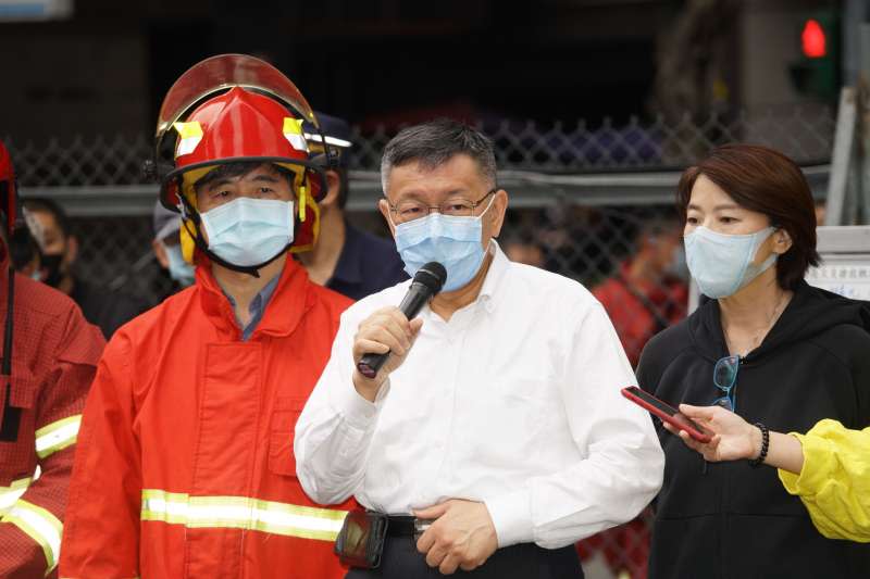20200426-錢櫃林森店26日發生火警，台北市長柯文哲視察案發現場。（盧逸峰攝）