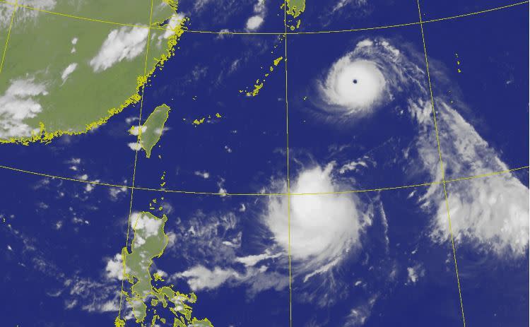 第11號颱風「軒嵐諾」今日增強為強颱。（圖／中央氣象局）