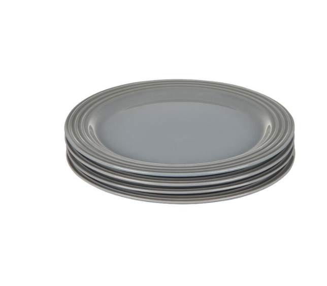 7) Set of 4 Dinner Plates