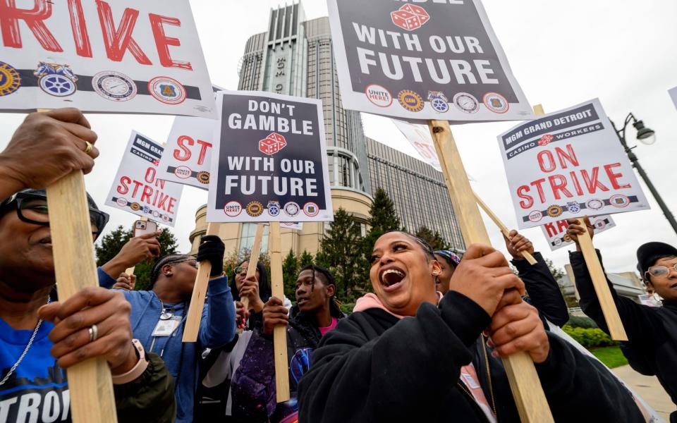 Hundreds of workers strike in front of the MGM Grand Detroit casino