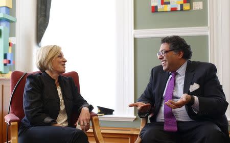 Alberta NDP Leader Rachel Notley meets with Mayor Naheed Nenshi in his office in Calgary, Alberta, April 30, 2015. REUTERS/Todd Korol