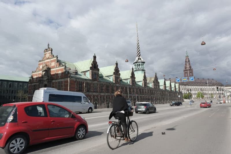 A general view of the old stock exchange. The historic stock exchange in the Danish capital Copenhagen is on fire. picture alliance / dpa