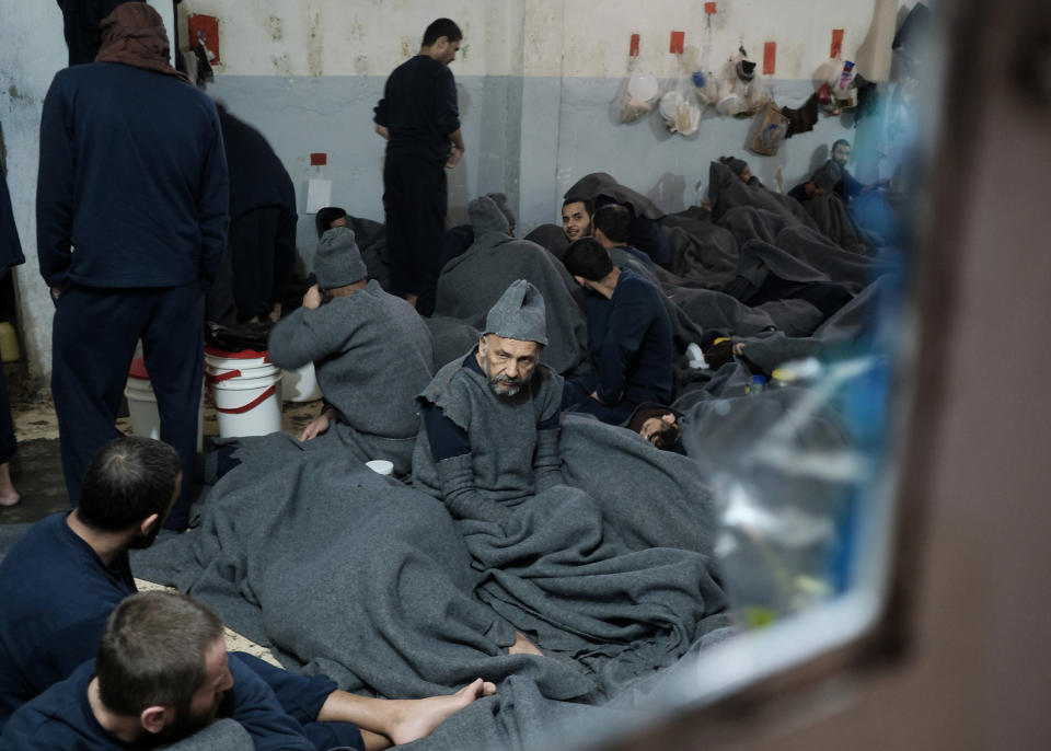 En el noreste de Siria miles de antiguos combatientes del Estado Islámico, muchos de ellos extranjeros, permanecen detenidos en cárceles a la espera de saber lo que ocurrirá con ellos. (Foto: Goran Tomasevic / Reuters).