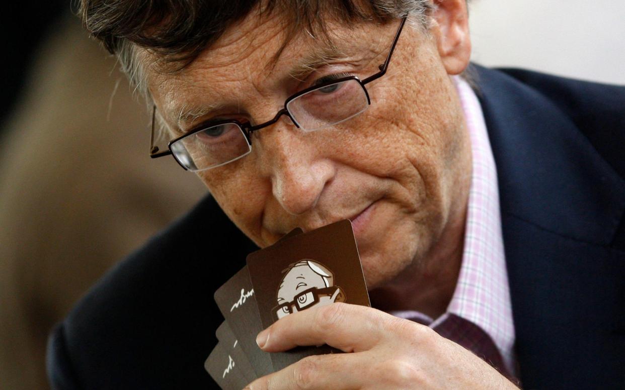 Bill Gates playing bridge with Warren Buffett - Alamy