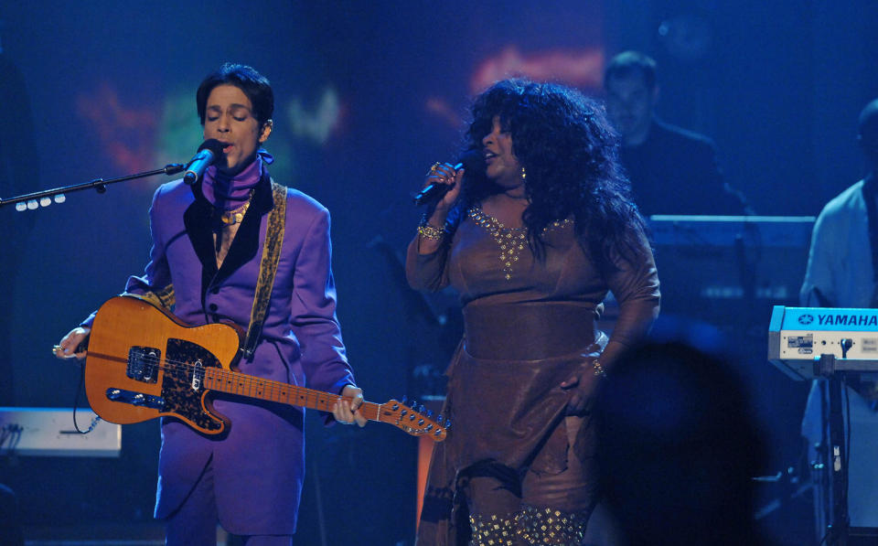 Prince and Chaka Khan perform (Michael Caulfield / WireImage)