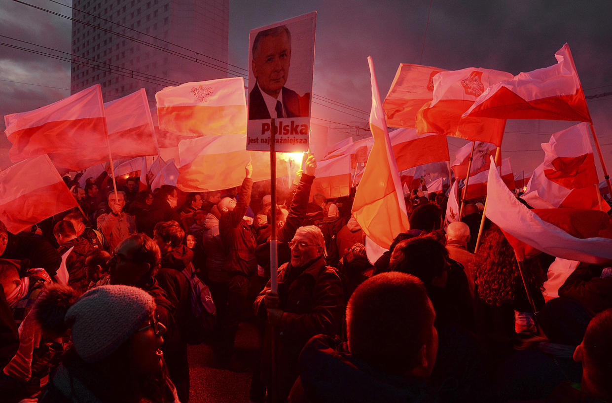 Tausende Nationalisten feierten den polnischen Unabhängigkeitstag – einem Deutschen gefiel das besonders! (Bild: AP)