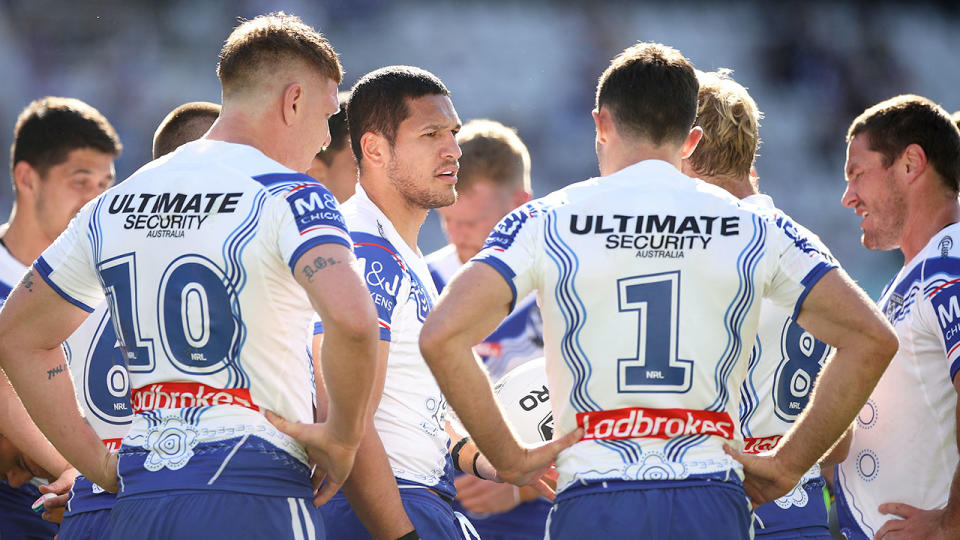 Pictured in the centre, Dallin Watene-Zelezniak is surrounded by Bulldogs teammates.