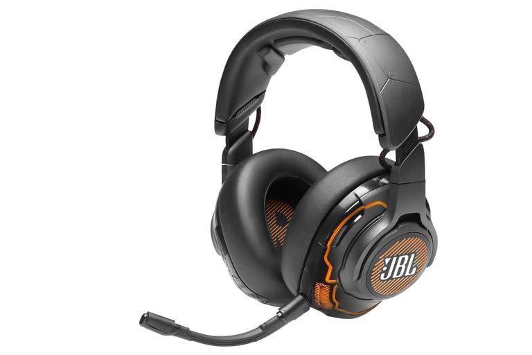 Unos auriculares JBL Quantum One