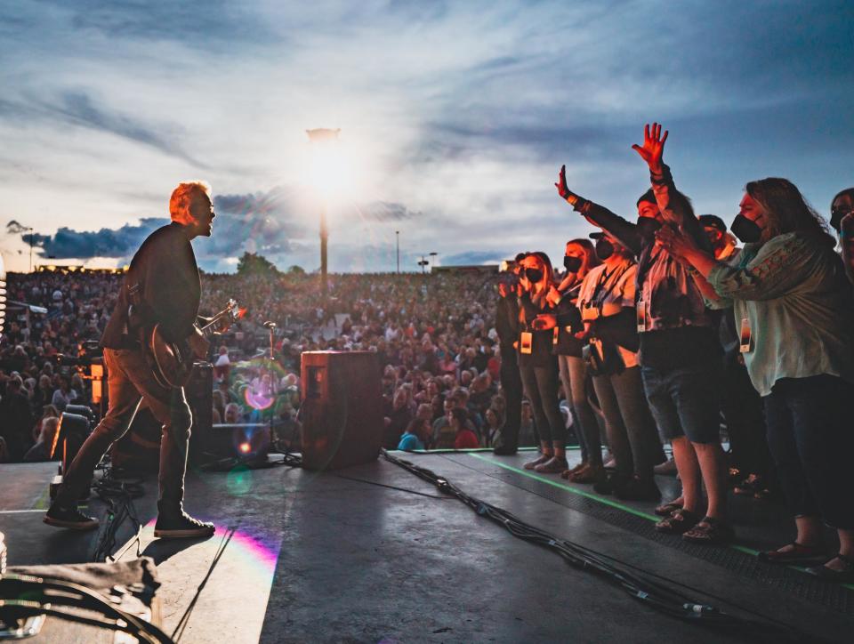 Matchbox Twenty side-stage