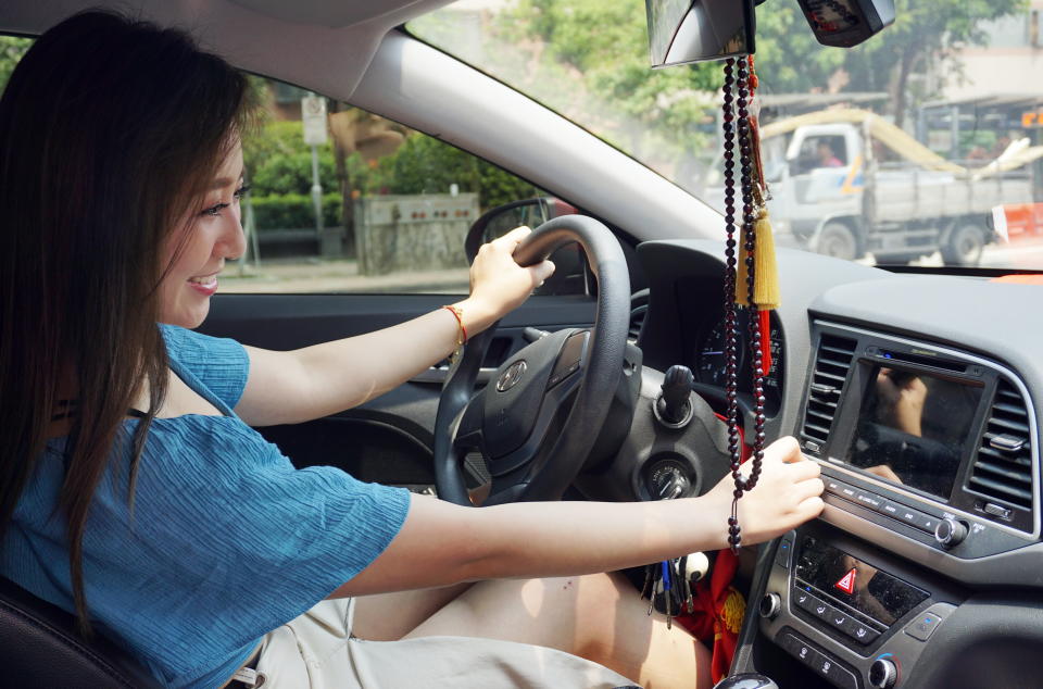 圖 / 蔡允潔覺得買車前親自試開很重要，像是空間是否寬裕、乘坐舒適性…等細節都要考量到。