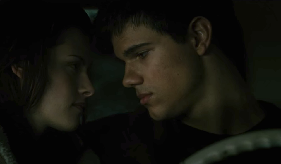 Bella and Jacob almost kiss in "New Moon"