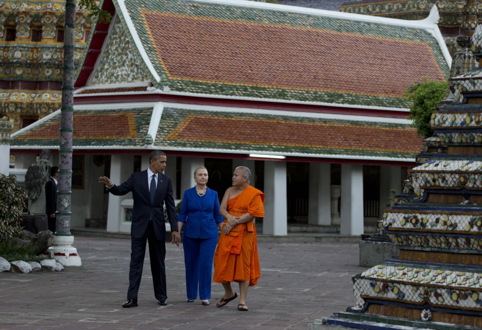 U.S. President Barack Obama, left, and U.S. Secretary of State Hillary Rodham Clinton, center, tour the Wat Pho Royal Monastery with Chaokun Suthee Thammanuwat, Dean, Faculty of Buddhism Assistant to the Abbot of Wat Phra Chetuphon, in Bangkok, Thailand, Sunday, Nov. 18, 2012. (AP Photo/Carolyn Kaster)