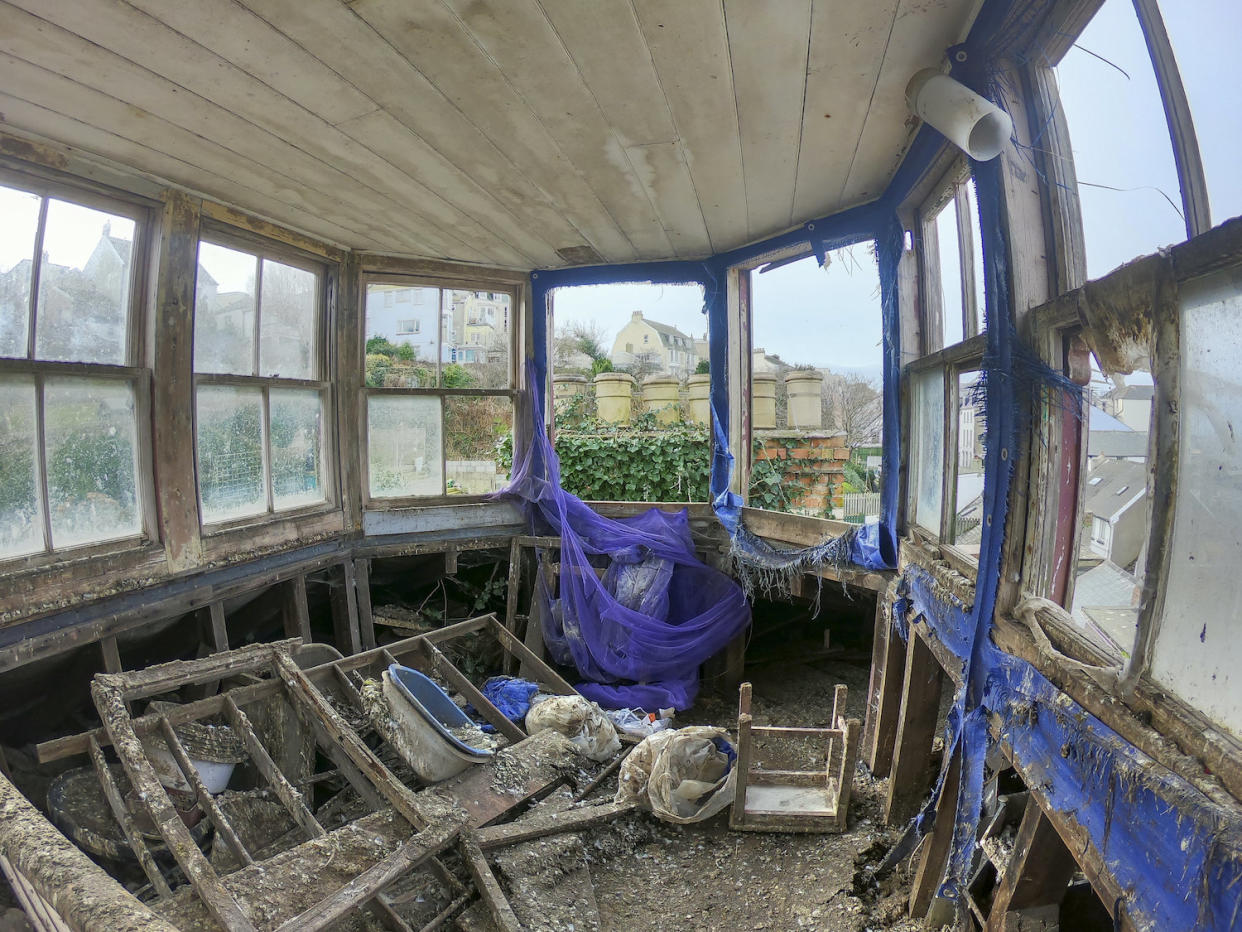 Inside Number 1 Coburg Villas in Ilfracombe which has sold for more than double its £45,000 asking price despite being covered by bird poo – inside and out. (SWNS)