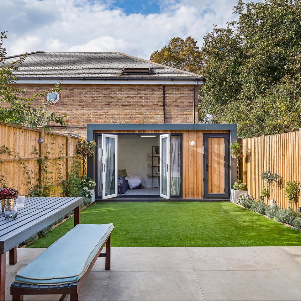 garden with lawn and bench and table