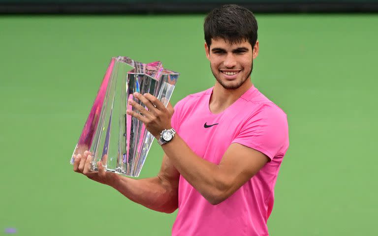 Carlos Alcaraz, campeón en Indian Wells; el español arrasó a Medvedev en el duelo decisivo