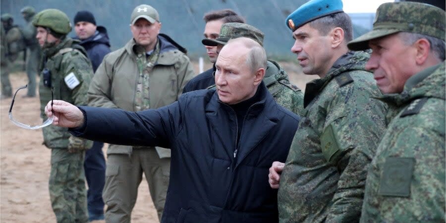 Dictator Putin in a training camp for the mobilized