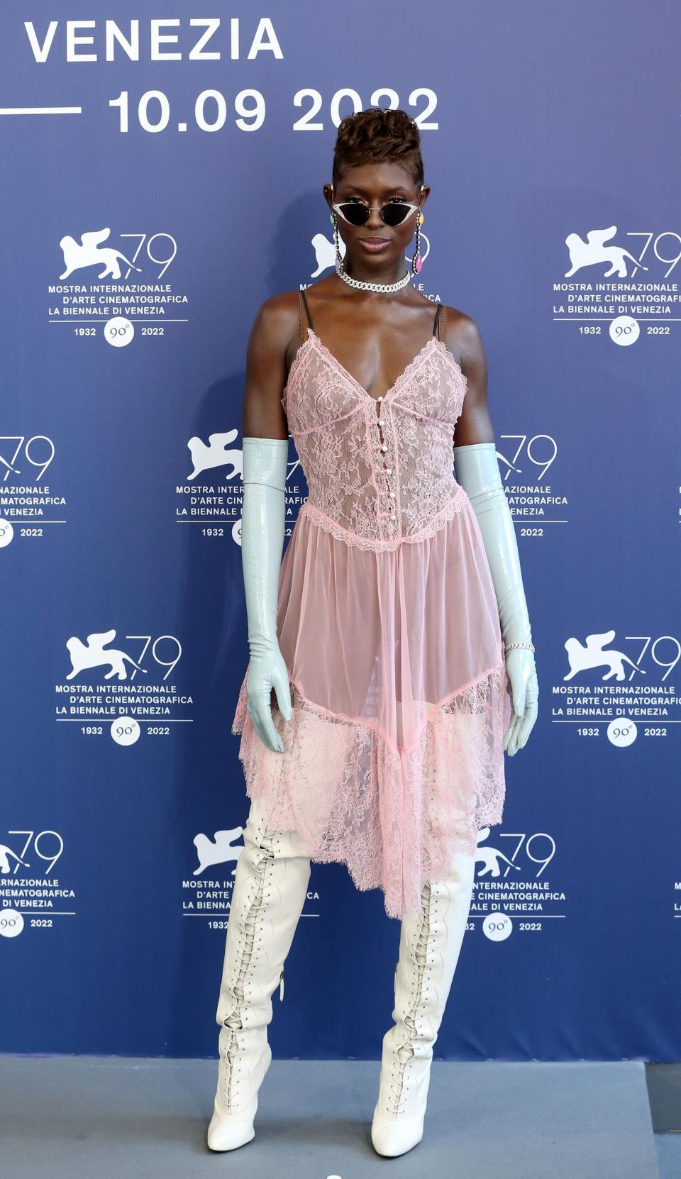 Jodie Smith-Turner at the "White Noise" Photocall during the 2022 Venice International Film Festival.